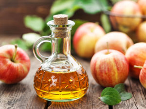 How to get rid of dandruff permanently using apple and cider