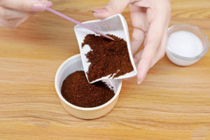 get beautiful hands using Yoghurt And Coffee