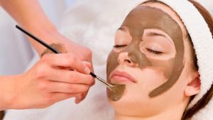 Hydrating Face Pack Of Multani Mitti And Honey For Dry Skin