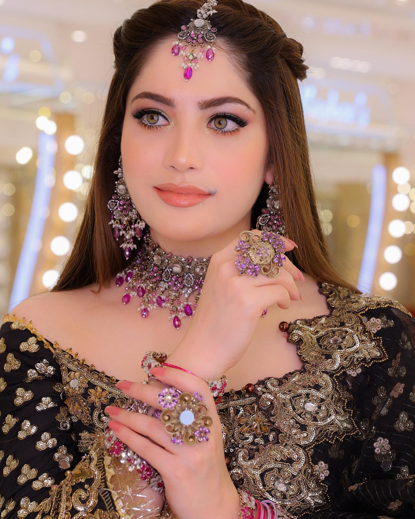 most beautiful actress neelam muneer