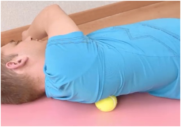 reduce shoulder pain using tennis ball at home