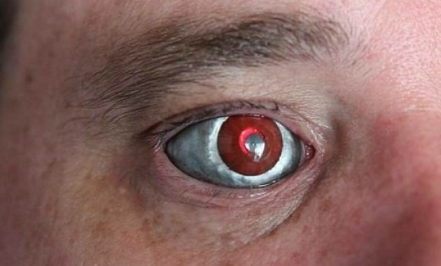 the-canadian-man-became-eyeborg-after-putting-a-camera-on-his-eye